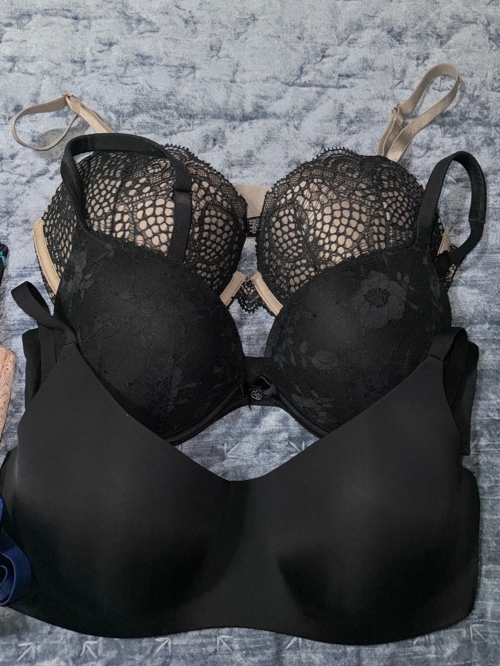Victoria Secret bundle size 34D - Picture 4 of 8